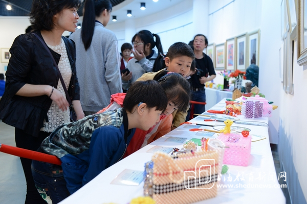 上海市盲聋学生艺术作品展开幕
