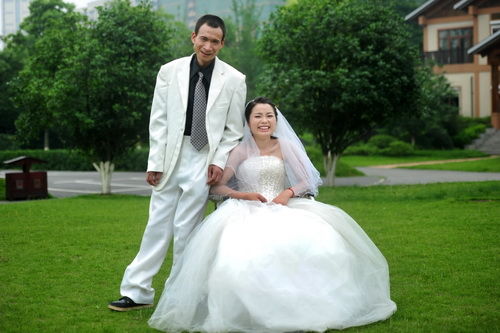 妻子王红葵，2010年因遗传性小脑萎缩症致瘫痪，39岁的刘科元在其瘫痪后与她结婚，他承诺一辈子不离不弃。
