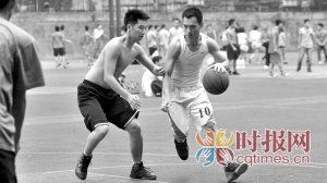 重庆聋人青年视篮球为生命 三分球神准连中38球