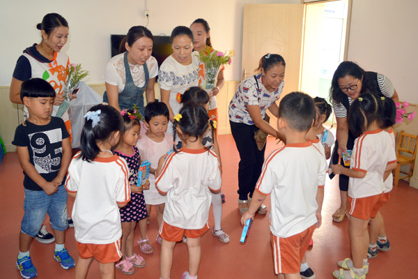 学校幼儿园与中基幼儿园共庆教师节